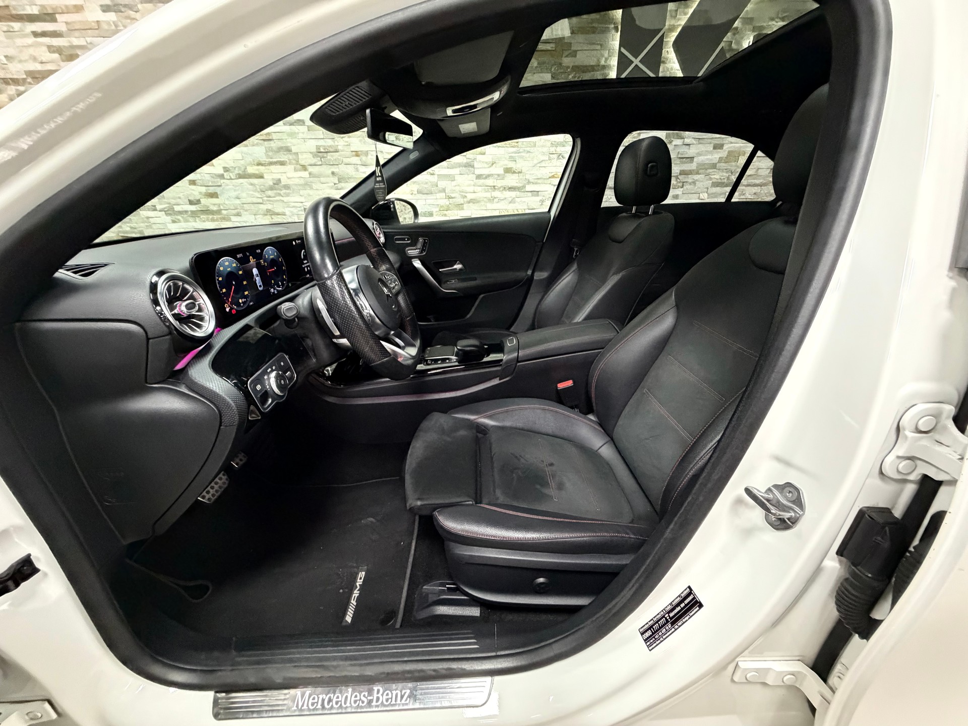 MERCEDES-BENZ A 220 AMG Line 7G-DCT 4Matic-image-10