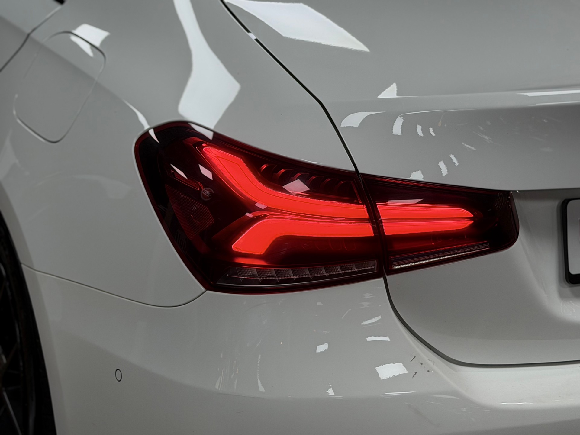 MERCEDES-BENZ A 220 AMG Line 7G-DCT 4Matic-image-8