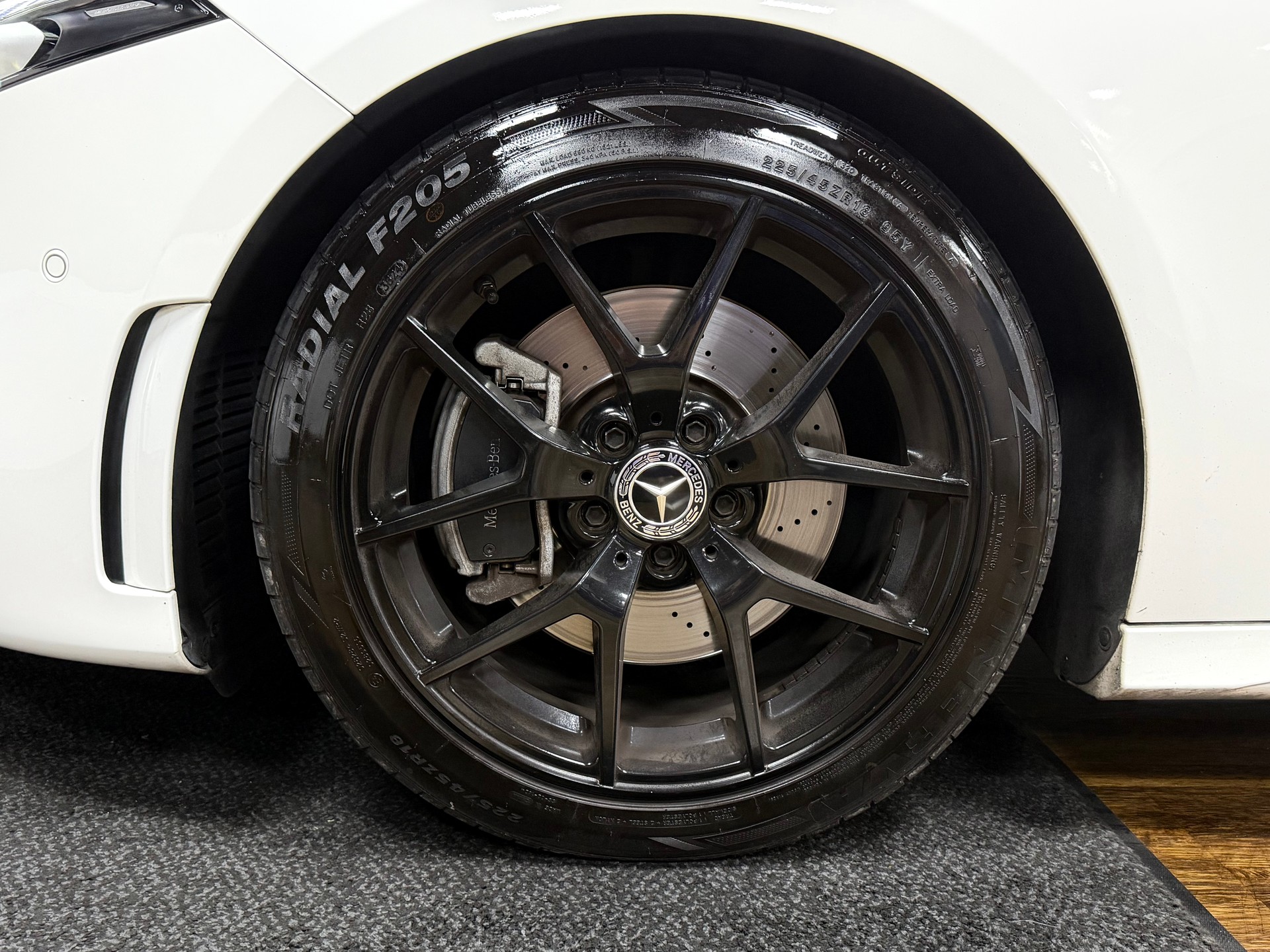 MERCEDES-BENZ A 220 AMG Line 7G-DCT 4Matic-image-25