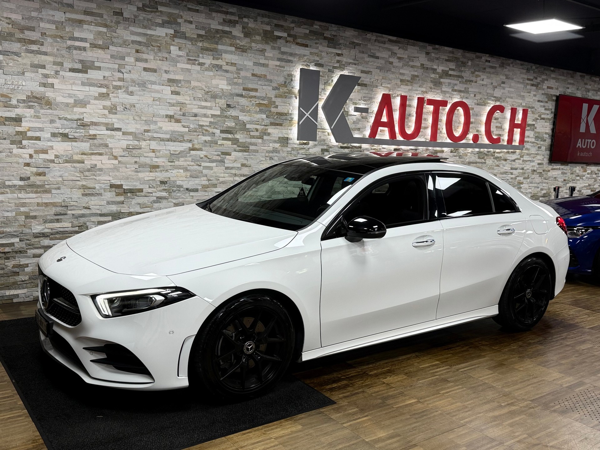 MERCEDES-BENZ A 220 AMG Line 7G-DCT 4Matic-image-1