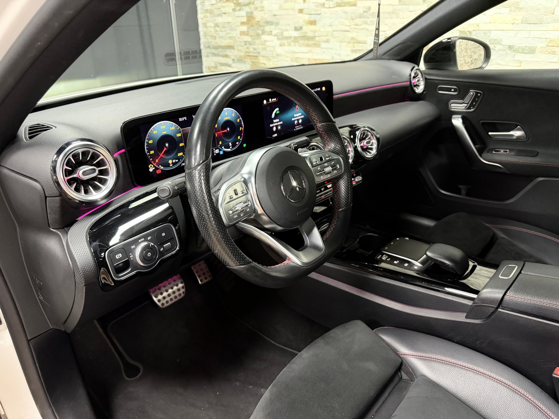 MERCEDES-BENZ A 220 AMG Line 7G-DCT 4Matic-image-11