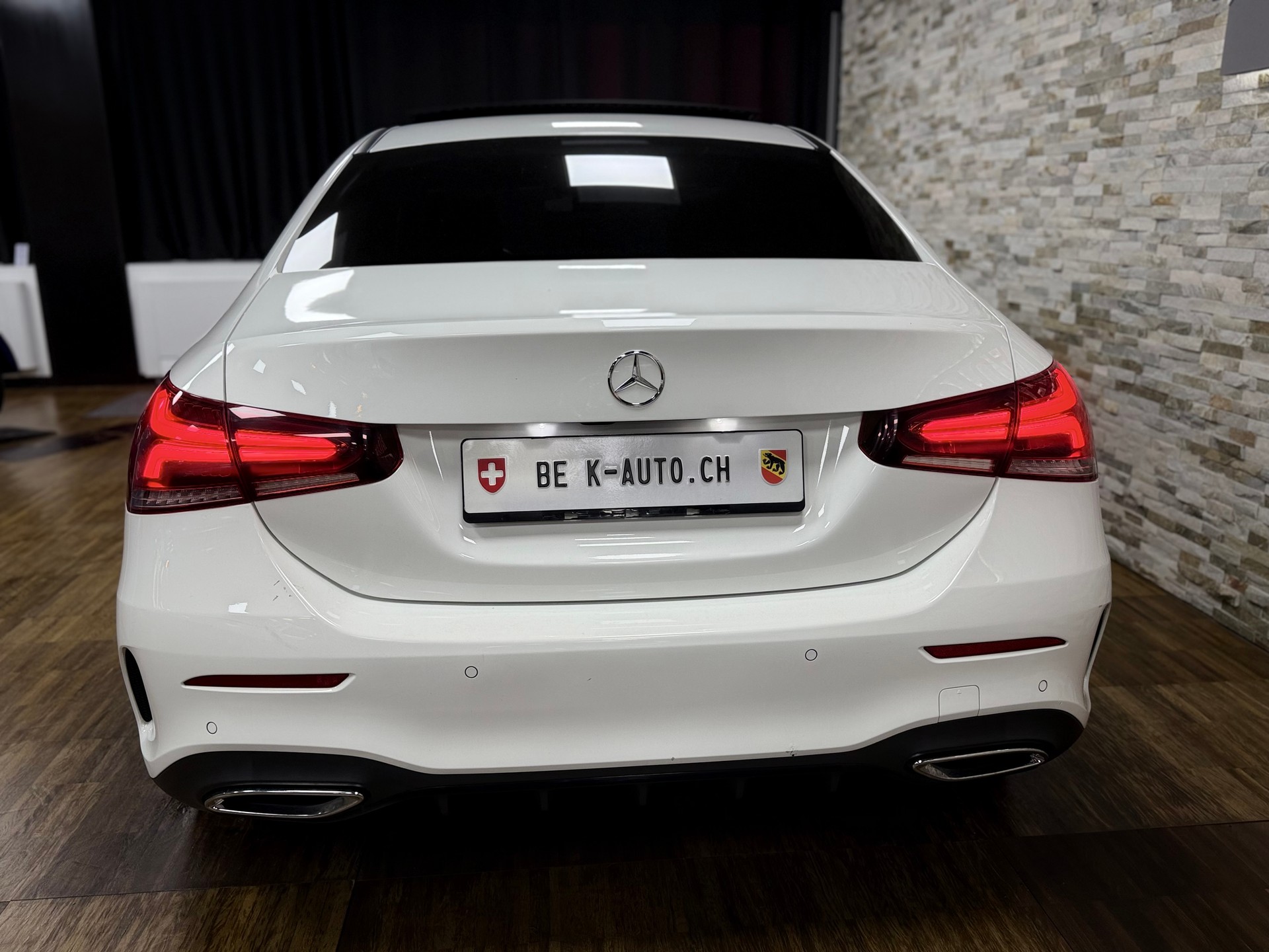 MERCEDES-BENZ A 220 AMG Line 7G-DCT 4Matic-image-3