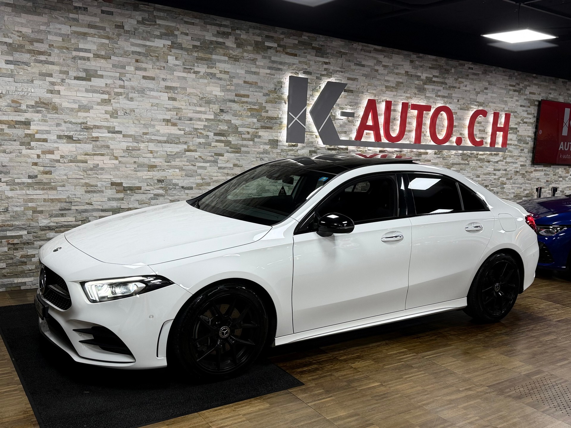MERCEDES-BENZ A 220 AMG Line 7G-DCT 4Matic-image-0