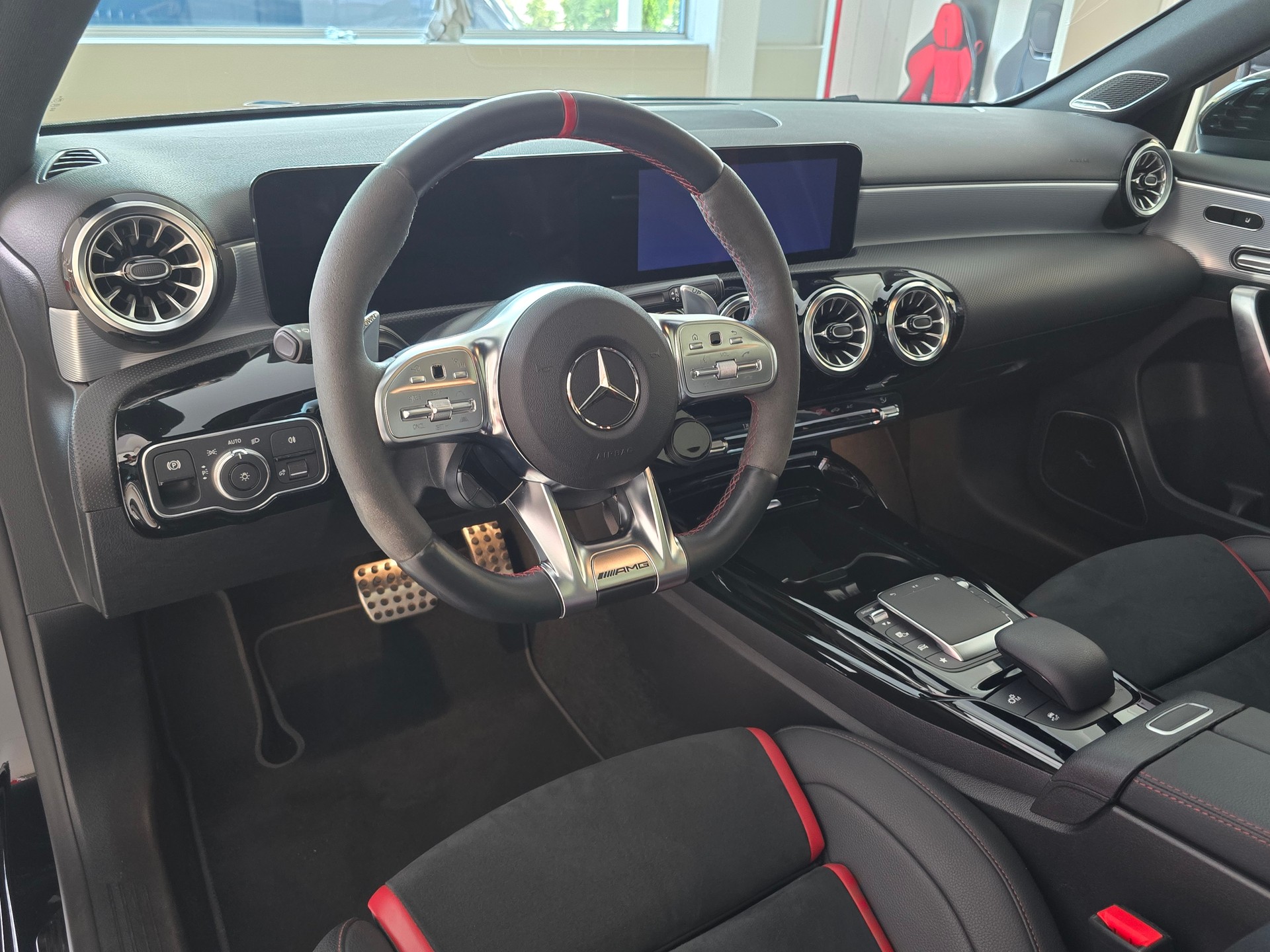 MERCEDES-BENZ A 45 S AMG 4Matic+ Speedshift-image-11