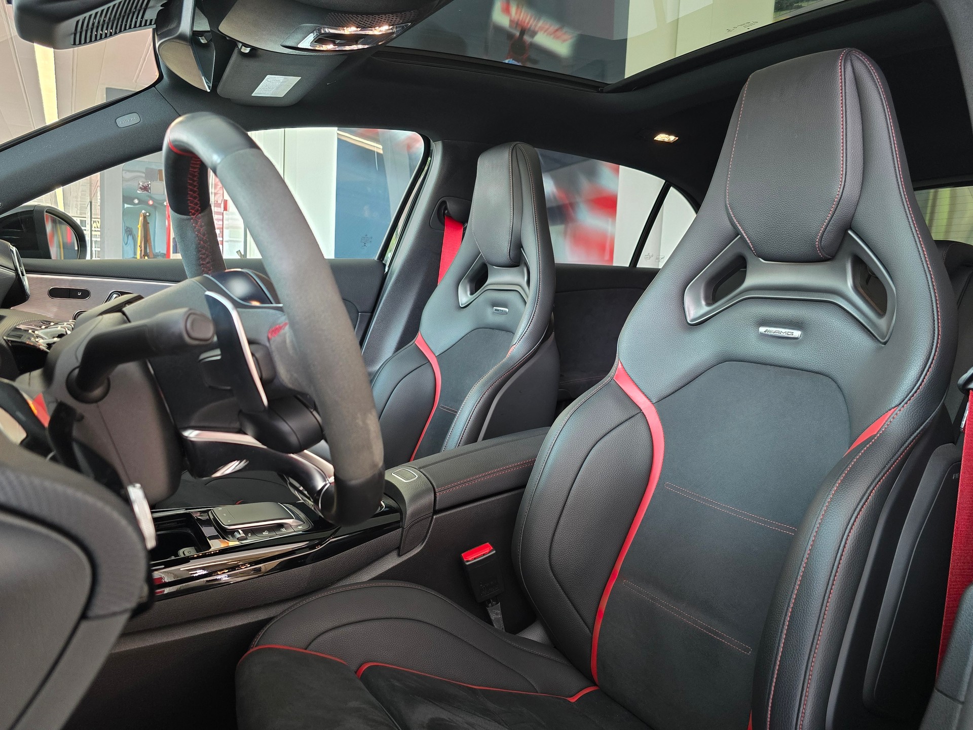 MERCEDES-BENZ A 45 S AMG 4Matic+ Speedshift-image-10