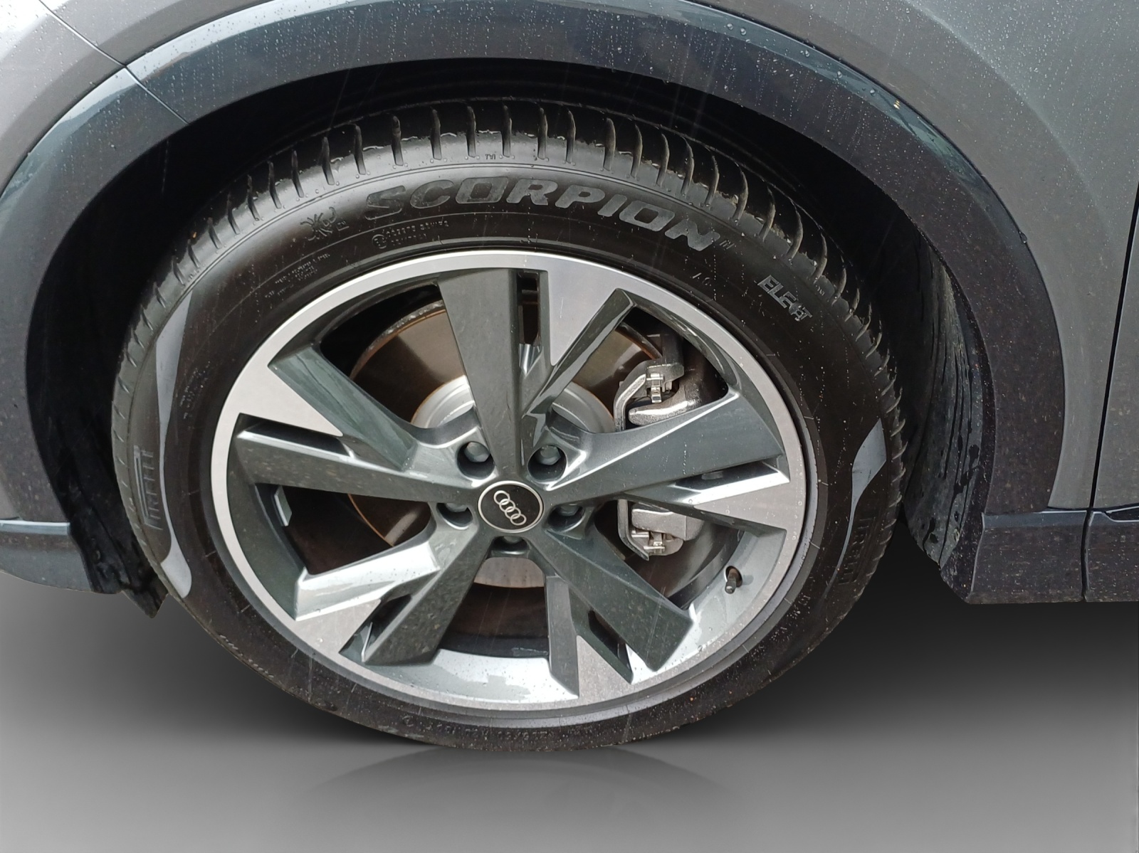 AUDI Q4 e-tron 45 quattro-image-14
