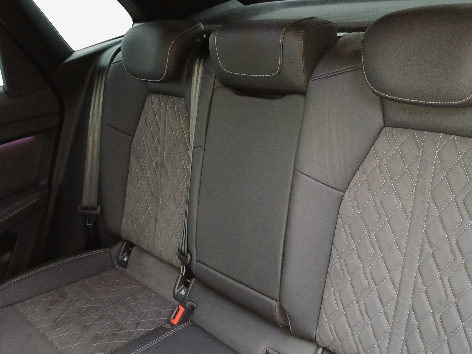 AUDI Q4 e-tron 45 quattro-image-12