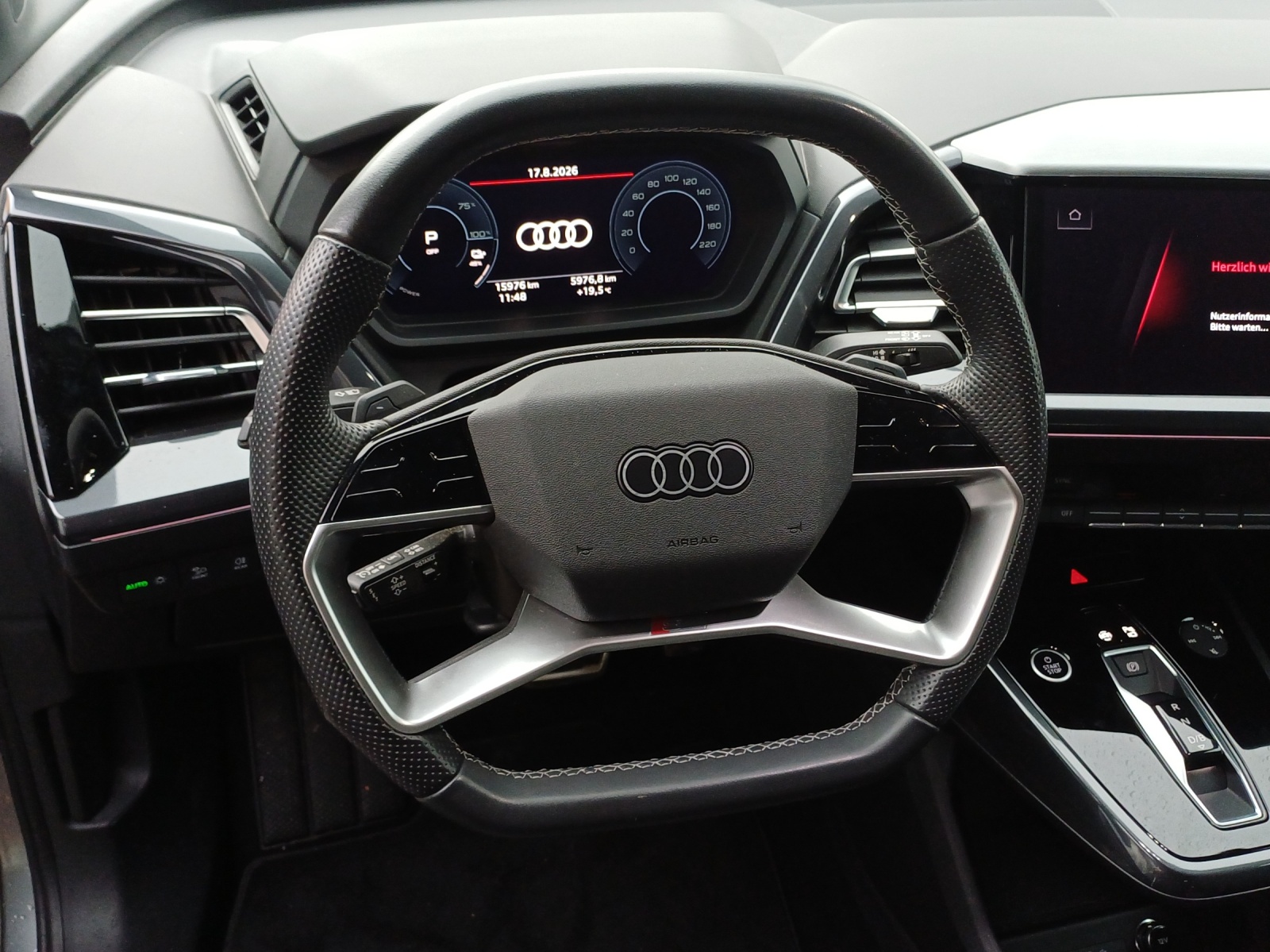 AUDI Q4 e-tron 45 quattro-image-10