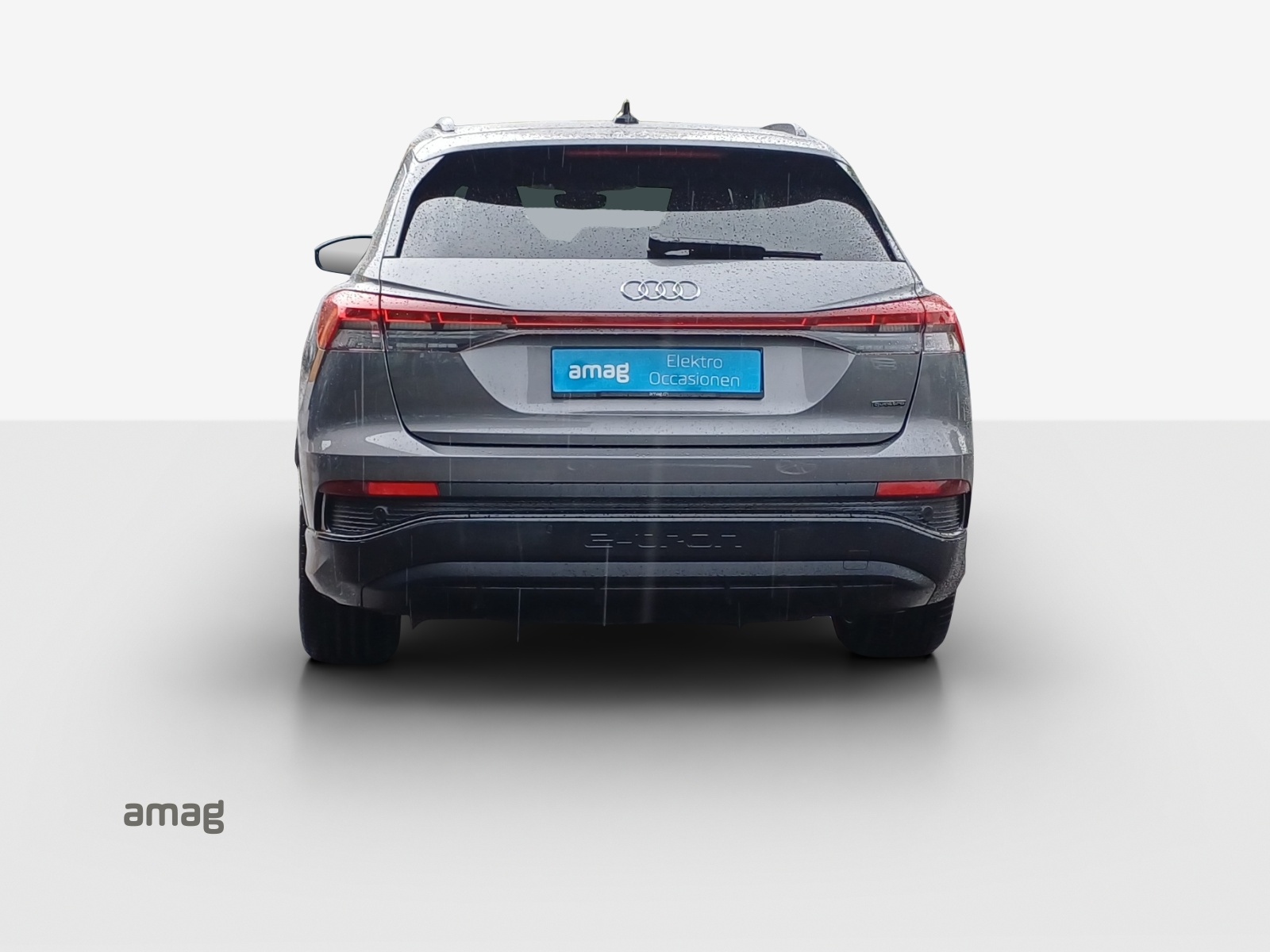 AUDI Q4 e-tron 45 quattro-image-4