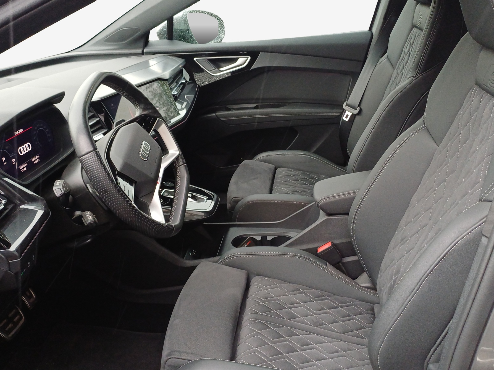 AUDI Q4 e-tron 45 quattro-image-8