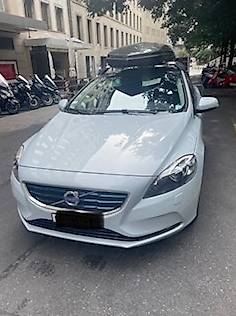 VOLVO V40-image-1