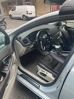VOLVO V40-image-3
