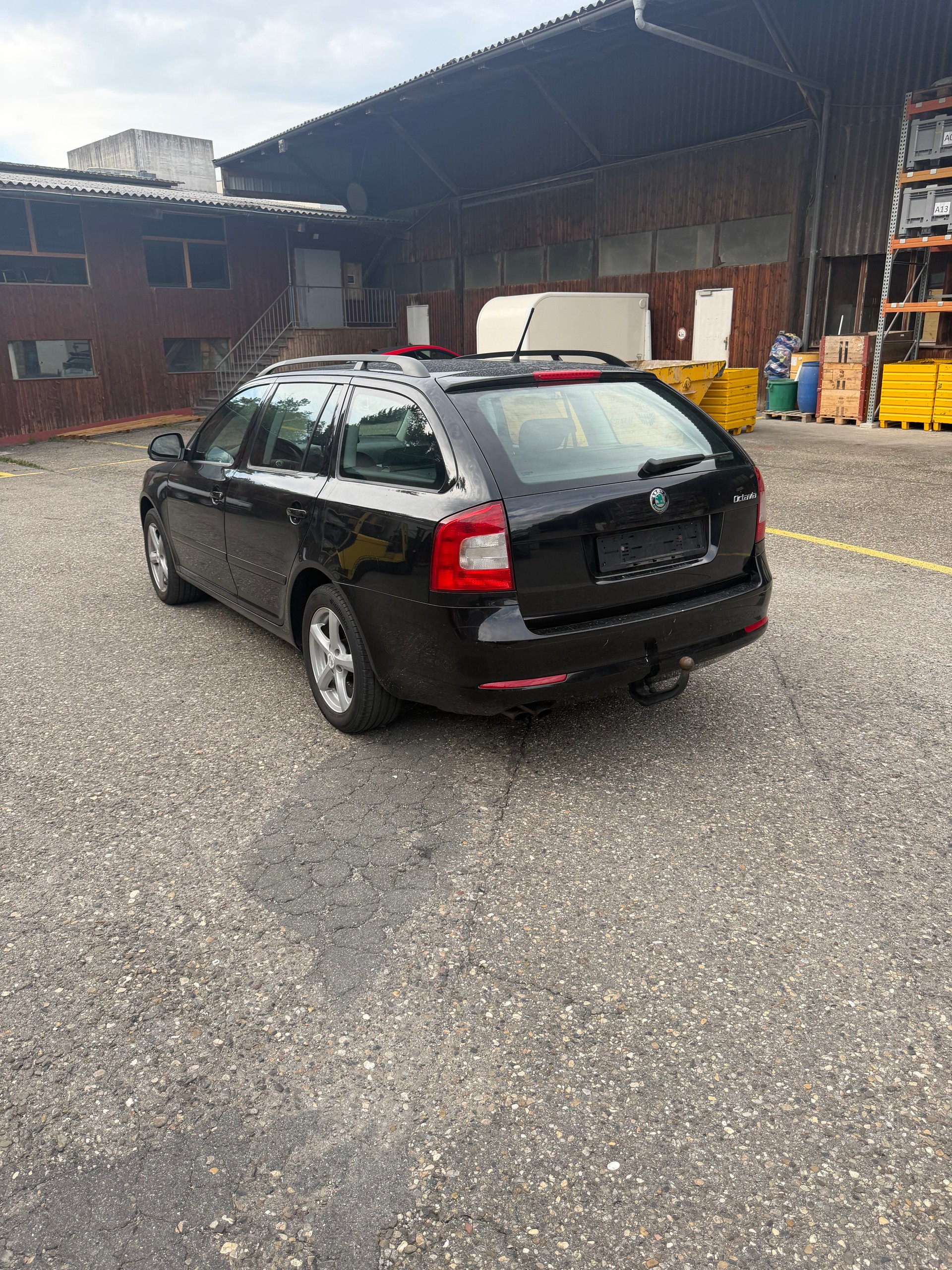SKODA Octavia Combi 1.6 TDI Swiss Adventure 4x4-image-3