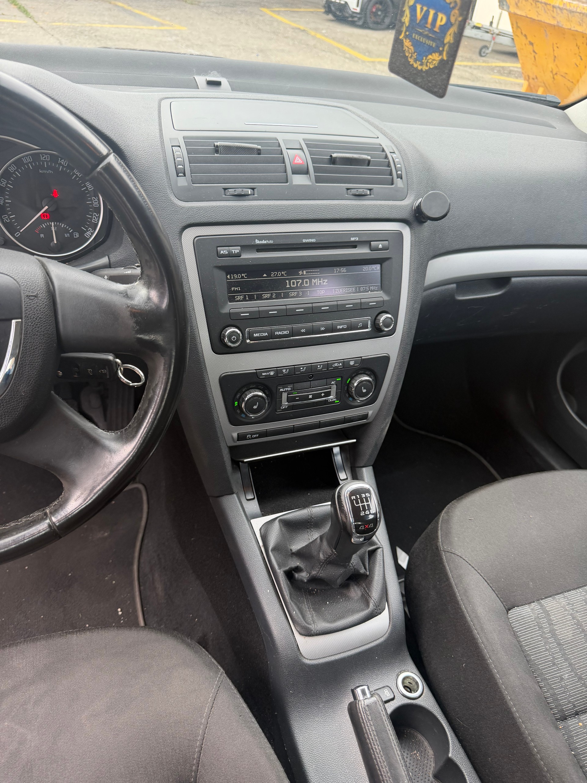 SKODA Octavia Combi 1.6 TDI Swiss Adventure 4x4-image-10