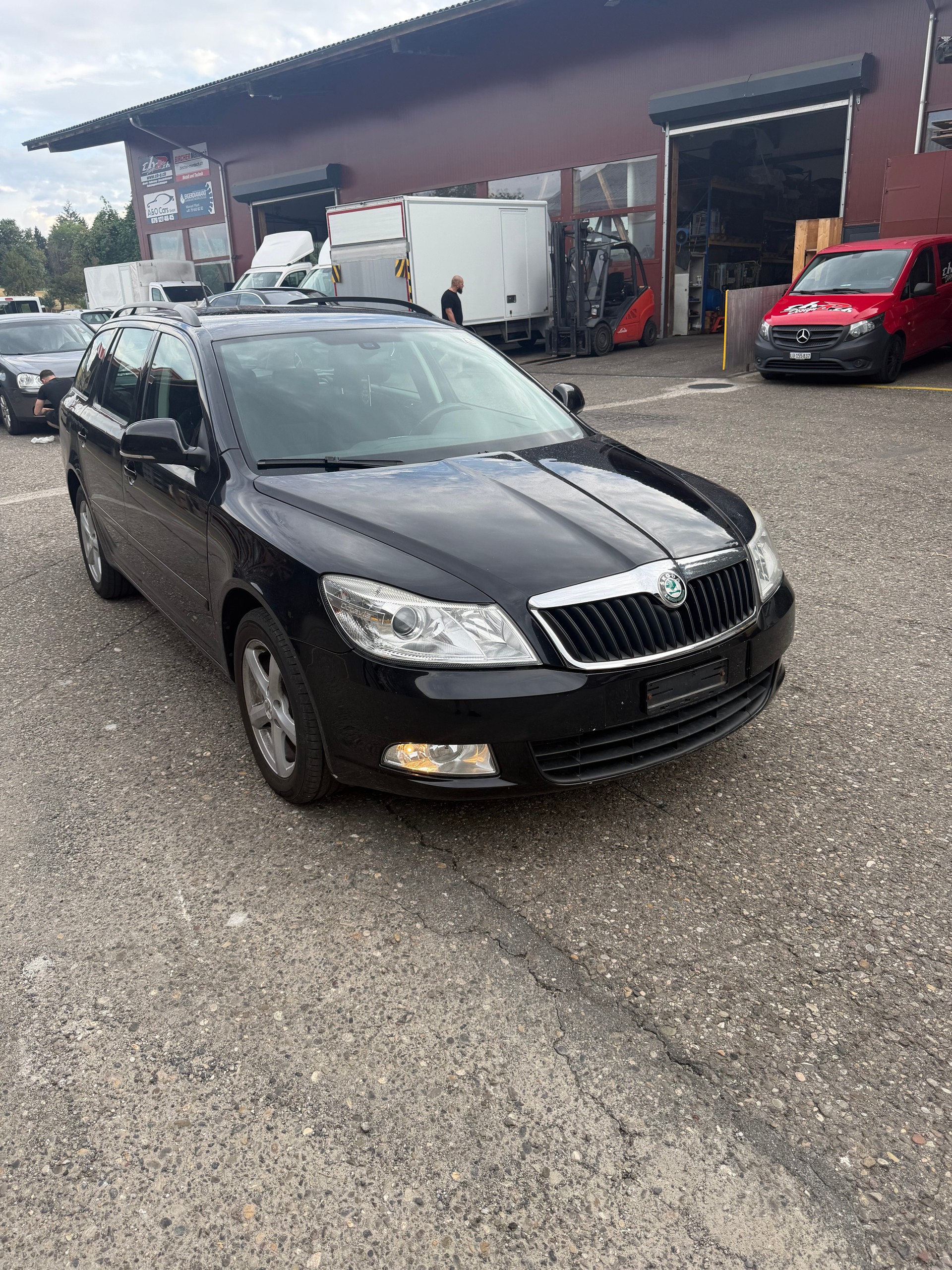 SKODA Octavia Combi 1.6 TDI Swiss Adventure 4x4-image-1