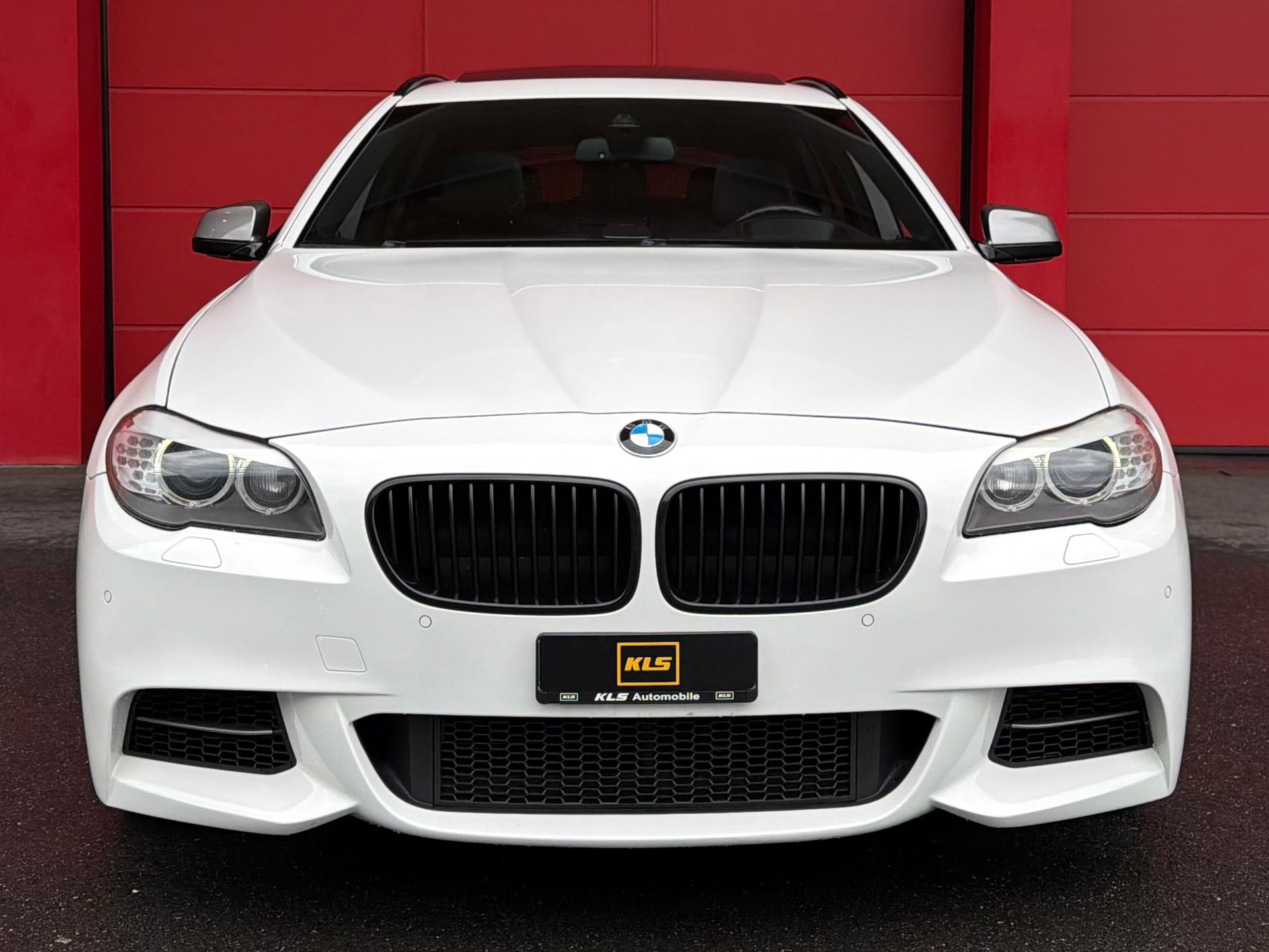 BMW M550d xDrive Touring Steptronic *CH-Fahrzeug*-image-1
