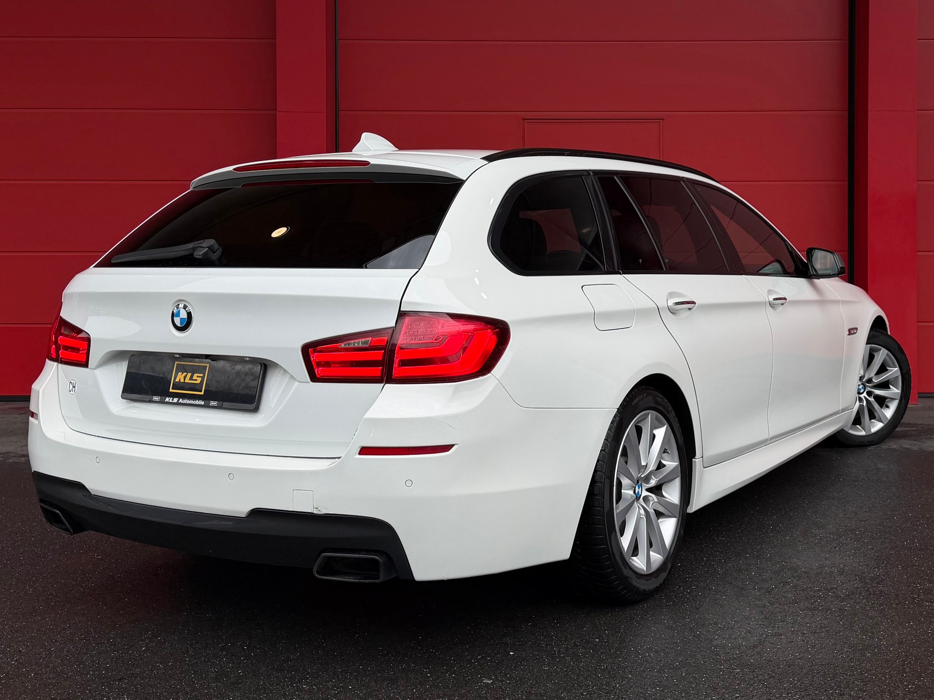 BMW M550d xDrive Touring Steptronic *CH-Fahrzeug*-image-3