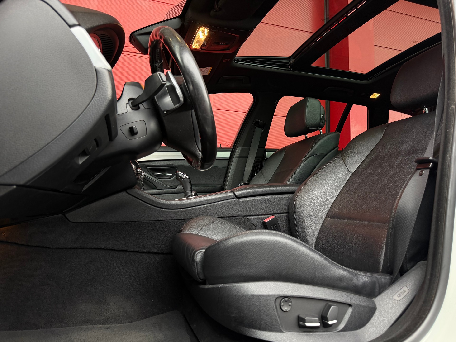 BMW M550d xDrive Touring Steptronic *CH-Fahrzeug*-image-13