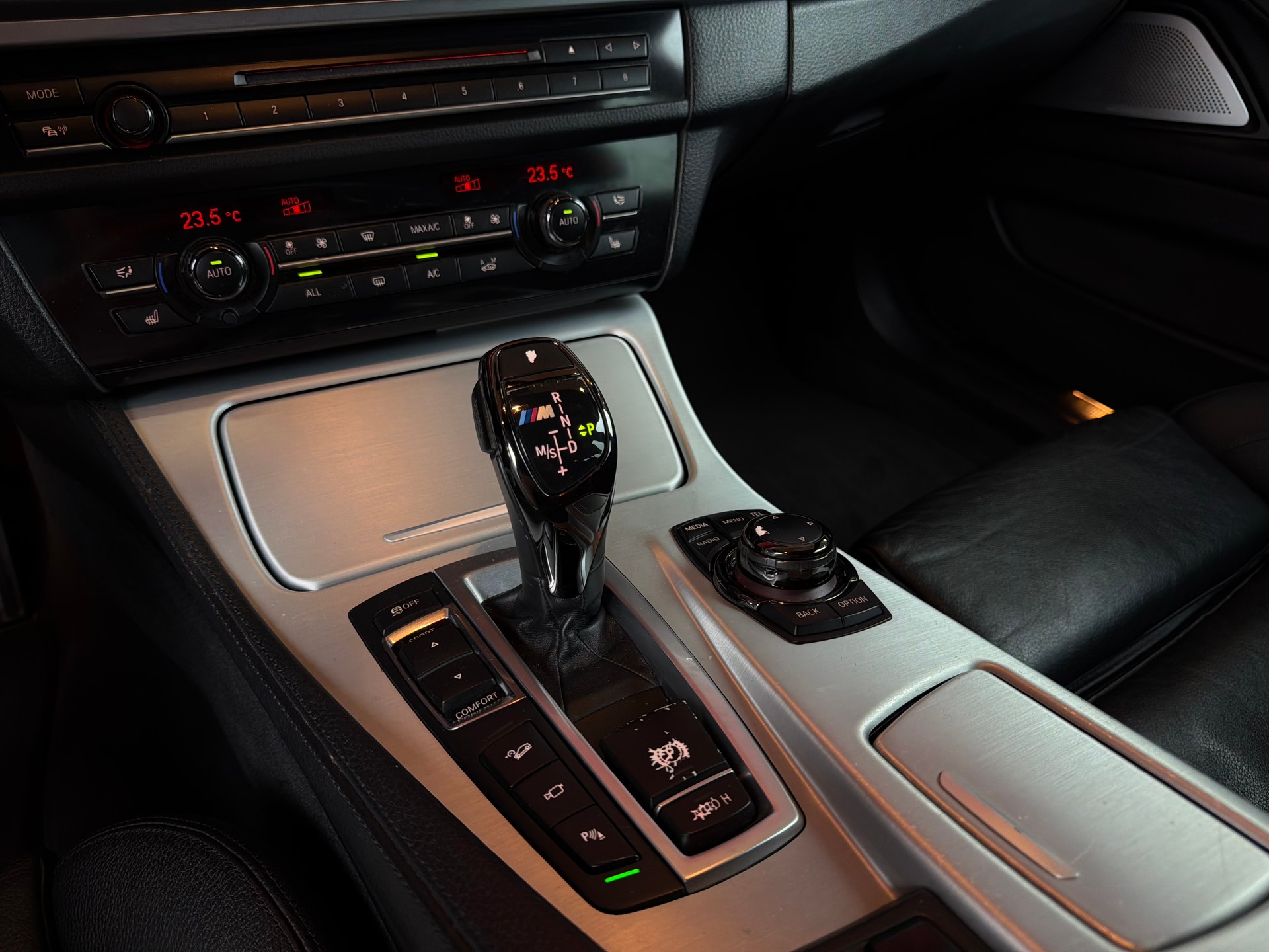 BMW M550d xDrive Touring Steptronic *CH-Fahrzeug*-image-11