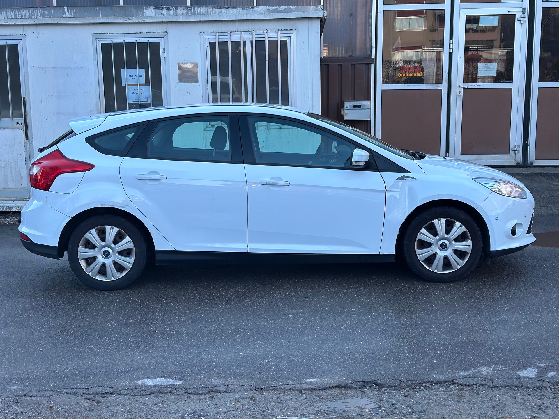 FORD Focus 1.0 SCTi Carving-image-1