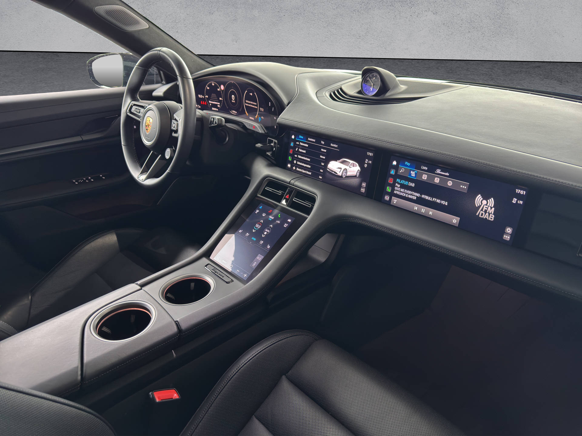 PORSCHE Taycan Turbo Cross Turismo-image-6