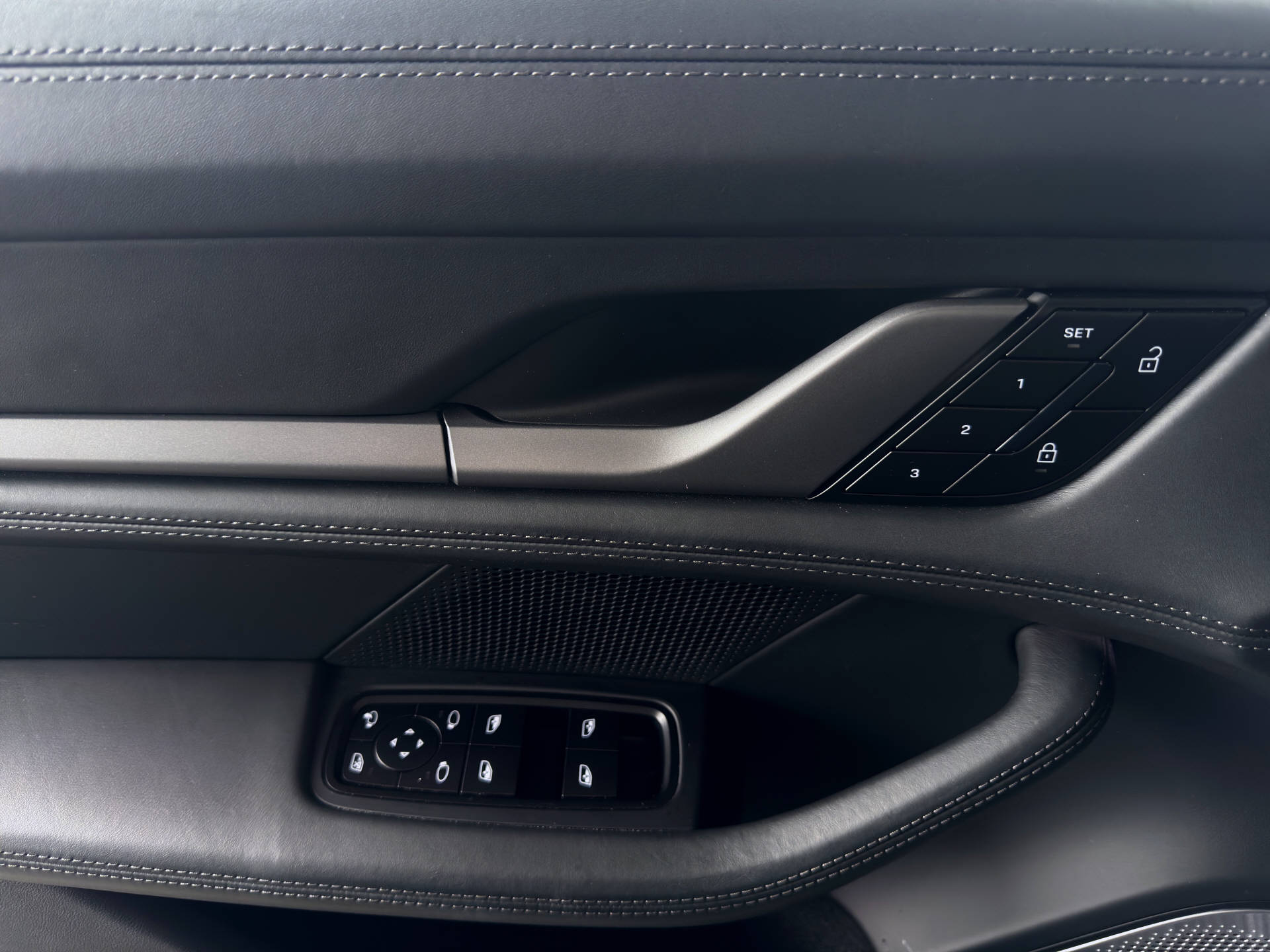 PORSCHE Taycan Turbo Cross Turismo-image-9