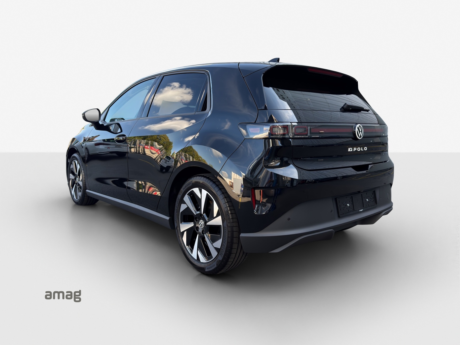 VW ID.Polo 52 kWh Life Edition One-showroom-element-2