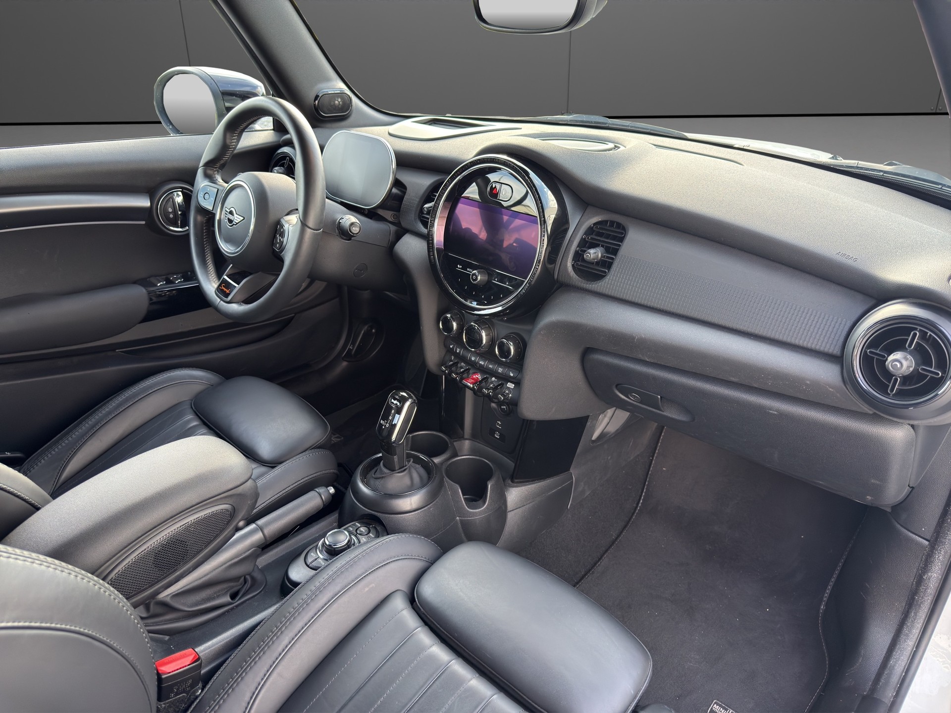 MINI Cooper S Cabriolet SEASIDE Edition-image-13