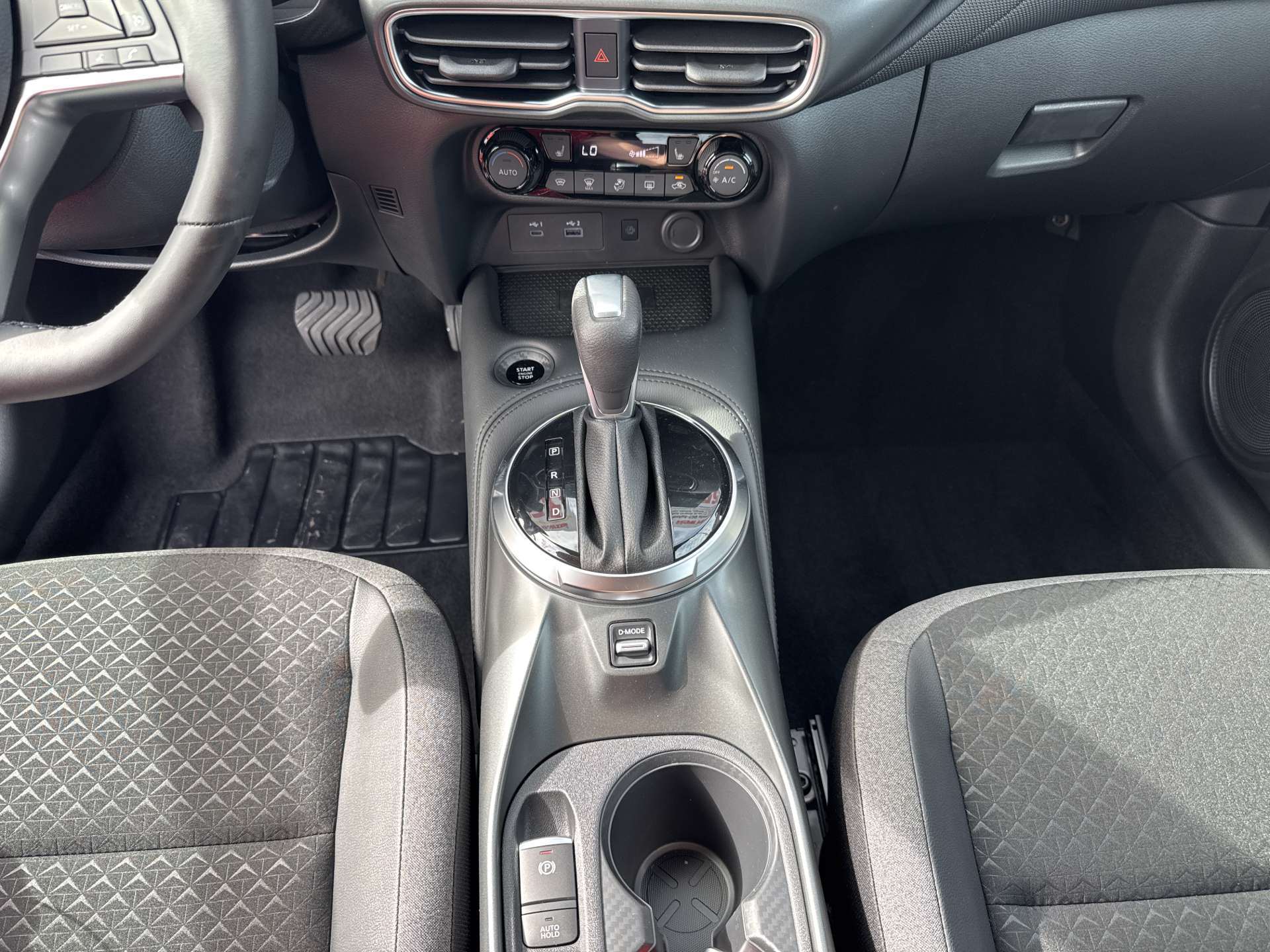 NISSAN Juke 1.0 DIG-T N-Connecta DCT-Automat-image-11