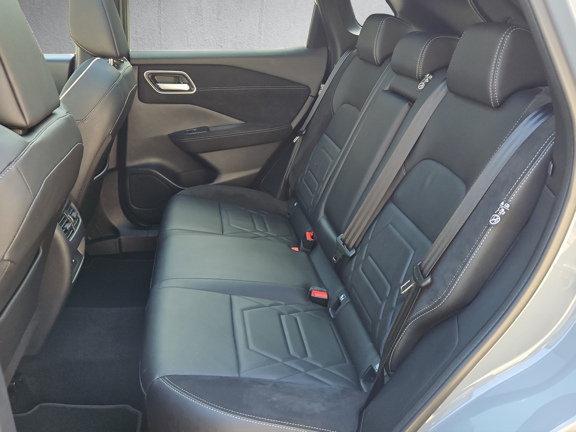 NISSAN Qashqai 1.3 MHEV N-Design 4x4-image-10