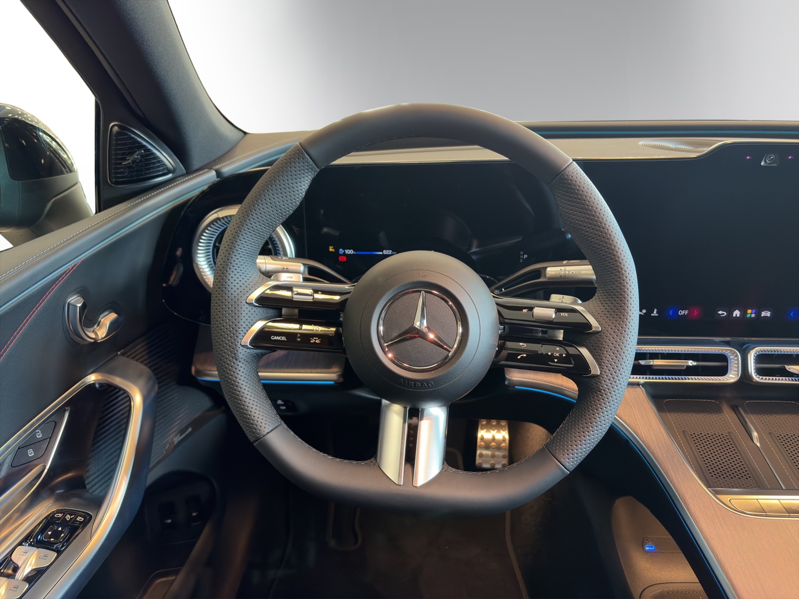 MERCEDES-BENZ C 400 EQ-image-13