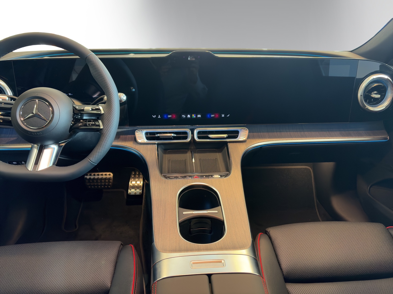 MERCEDES-BENZ C 400 EQ-image-12