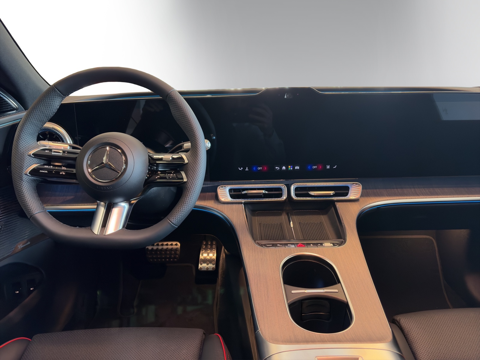 MERCEDES-BENZ C 400 EQ-image-11