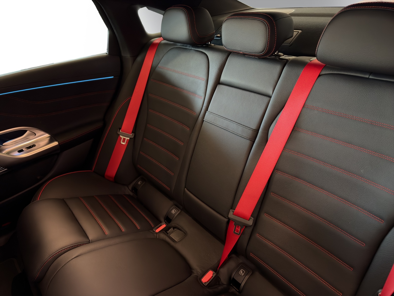 MERCEDES-BENZ C 400 EQ-image-10