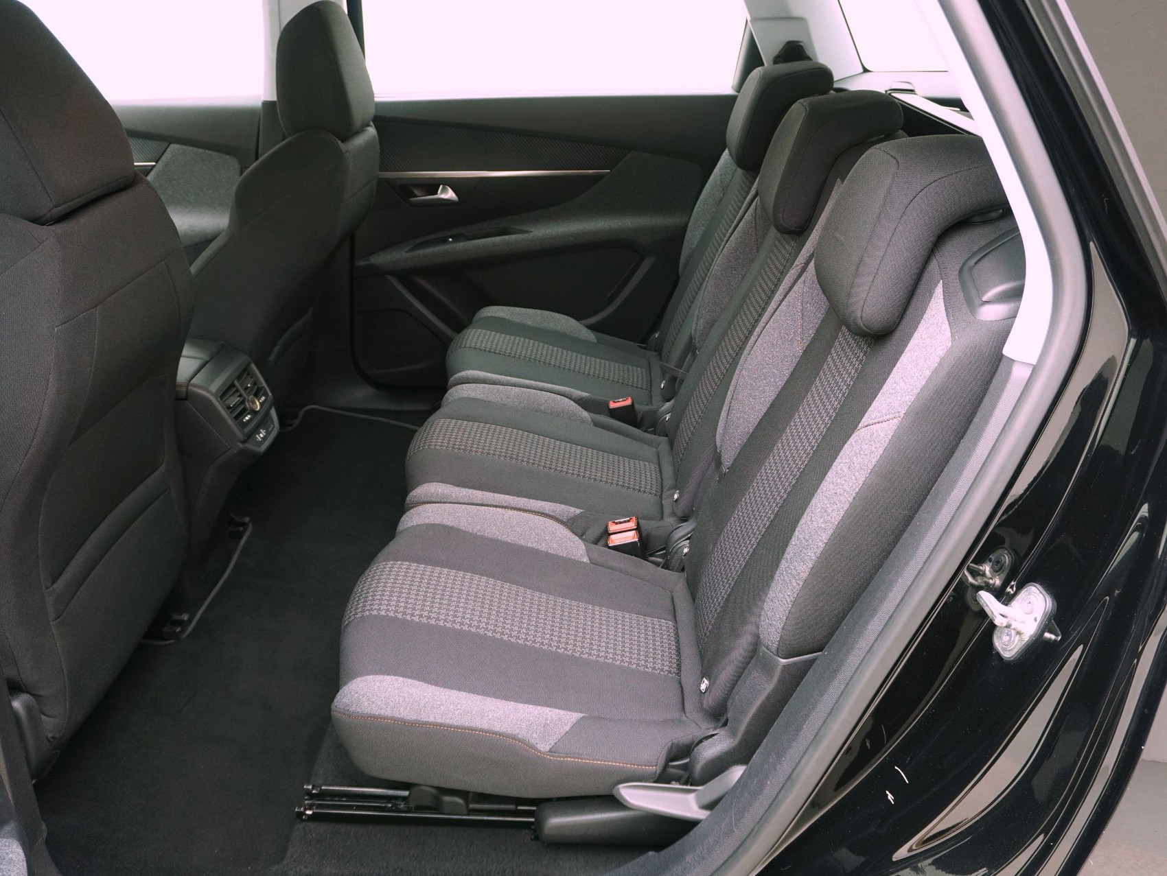 PEUGEOT 5008 1.5 BlueHDi Business Line-image-10