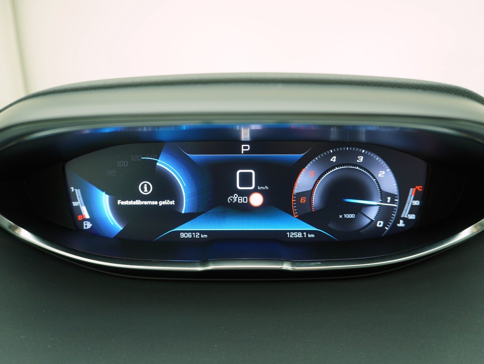 PEUGEOT 5008 1.5 BlueHDi Business Line-image-15