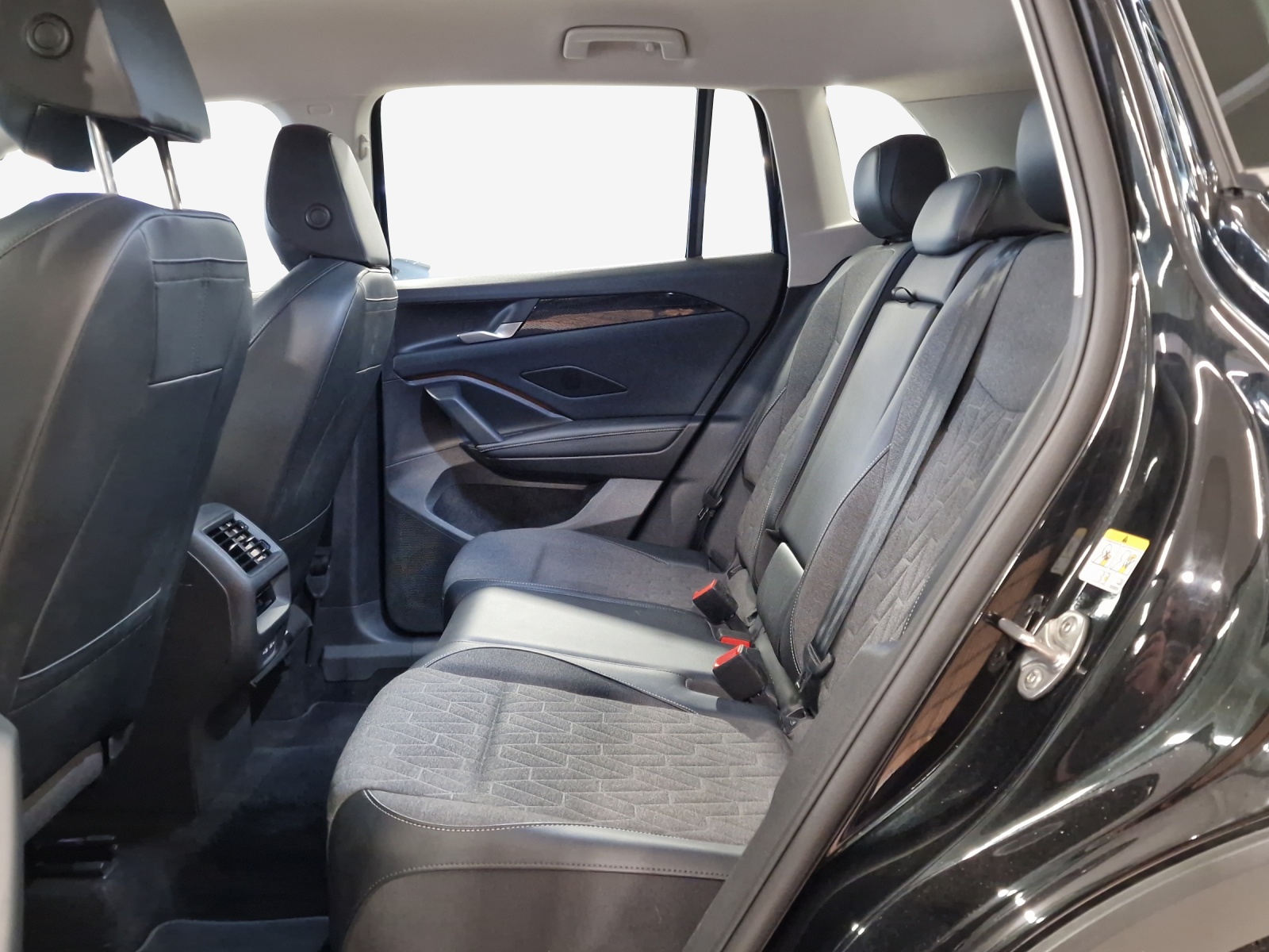 VW Tiguan 2.0 TSI DSG Life 4Motion-image-11