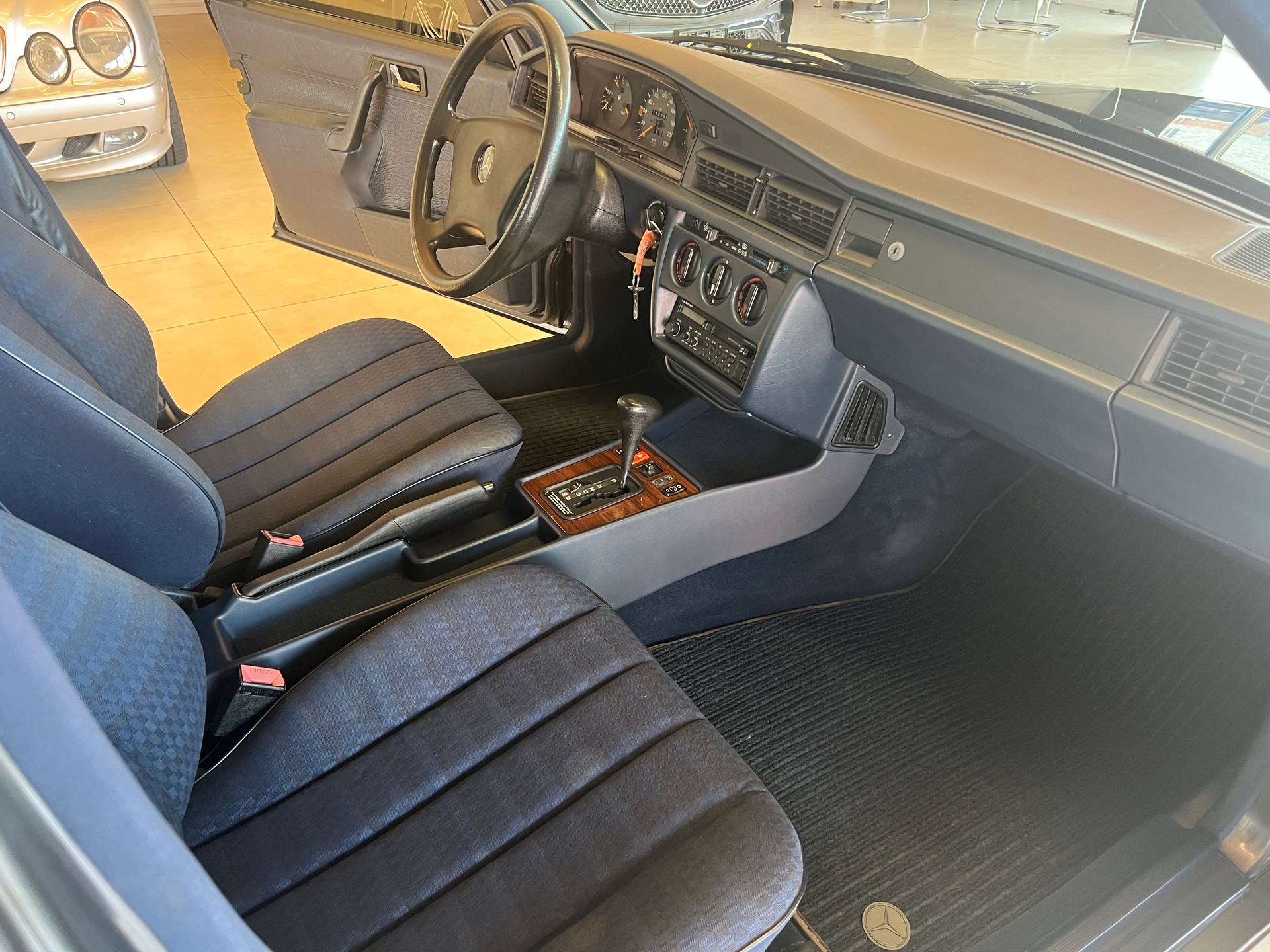 MERCEDES-BENZ 190 E 1.8-image-4