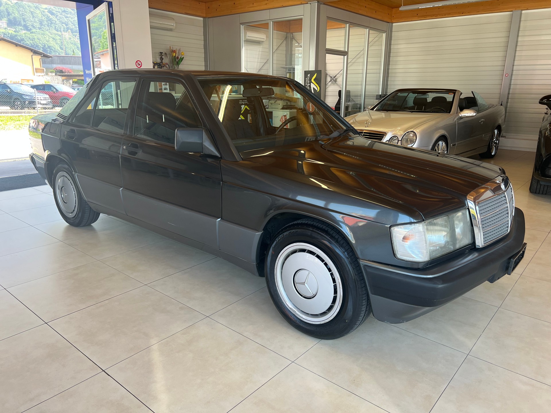MERCEDES-BENZ 190 E 1.8-image-0