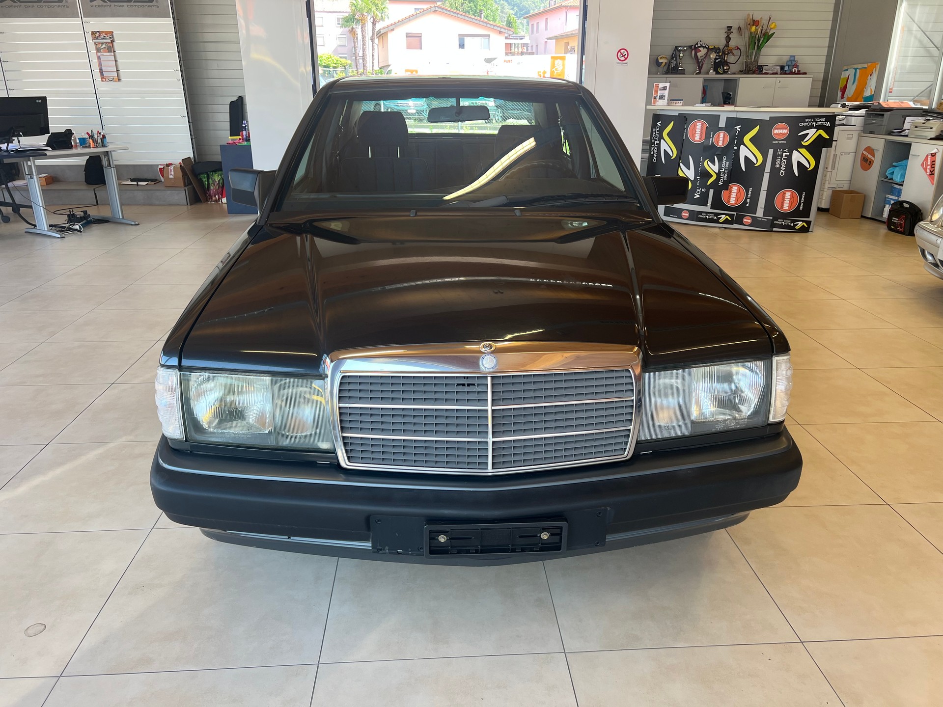 MERCEDES-BENZ 190 E 1.8-image-2