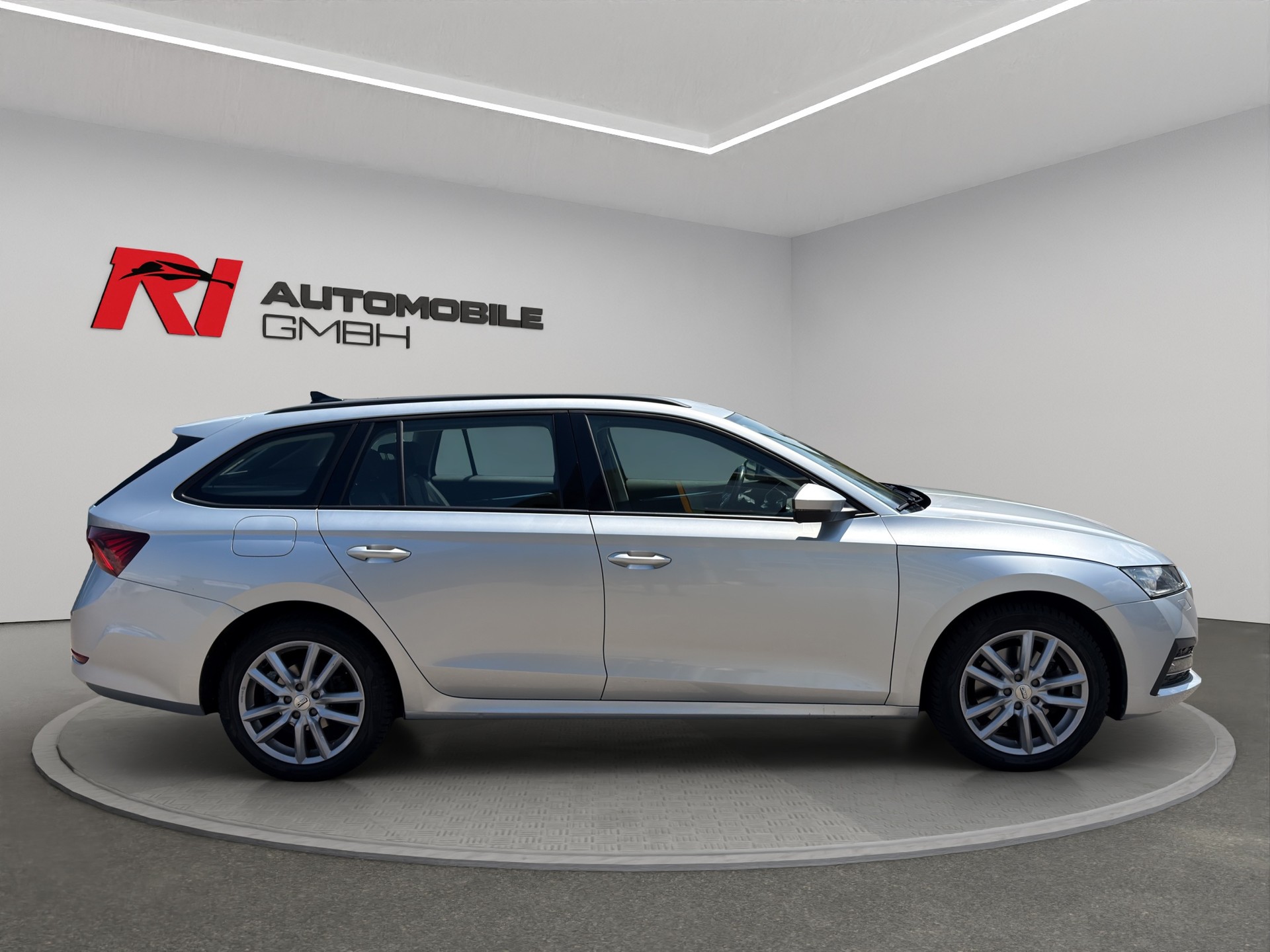 SKODA Octavia Combi 2.0 TDI DSG Style 4x4-image-3