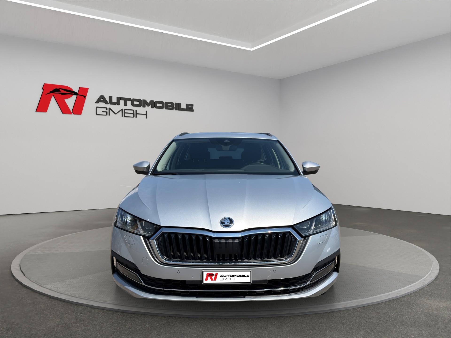 SKODA Octavia Combi 2.0 TDI DSG Style 4x4-image-1
