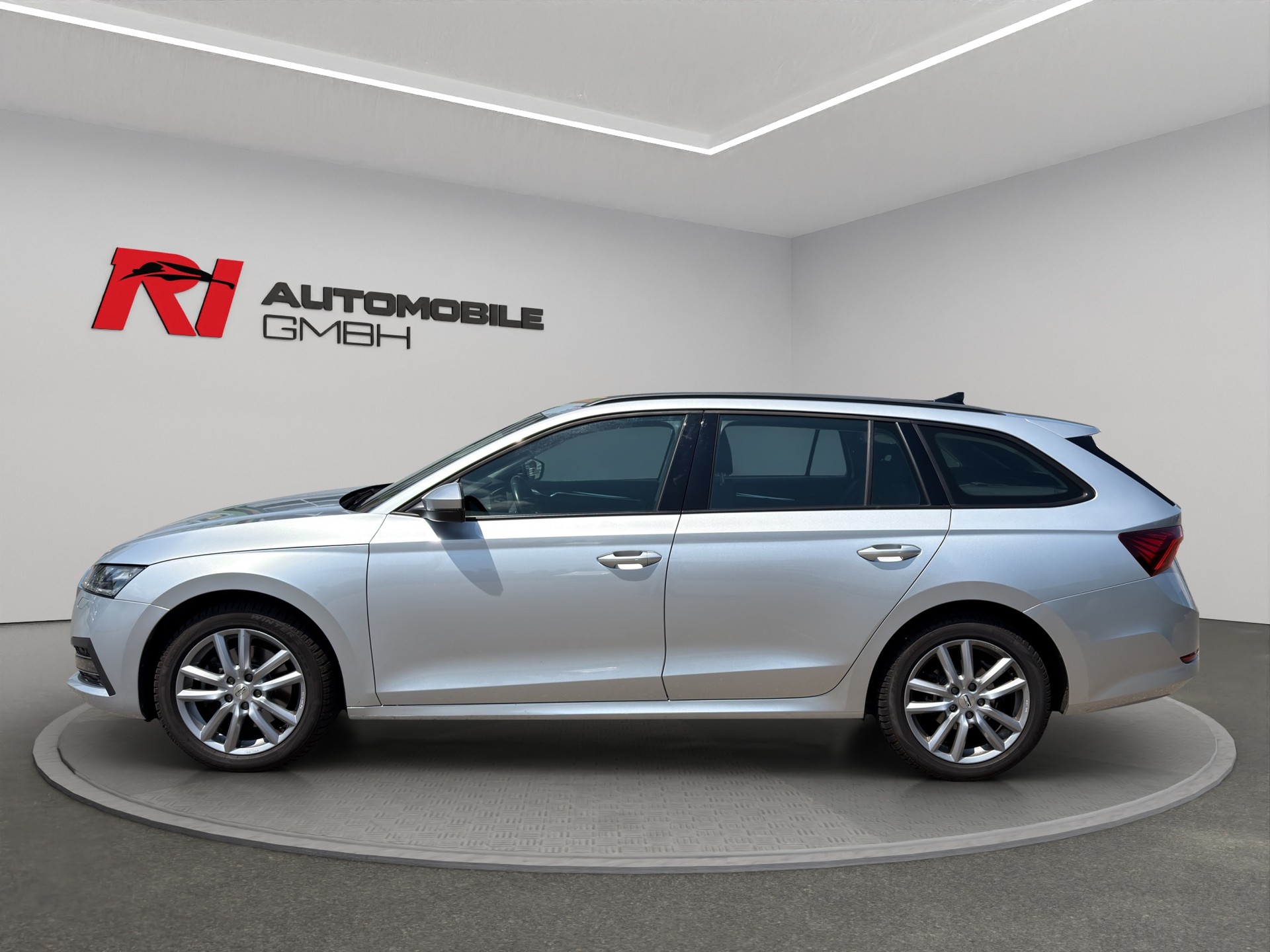 SKODA Octavia Combi 2.0 TDI DSG Style 4x4-image-2