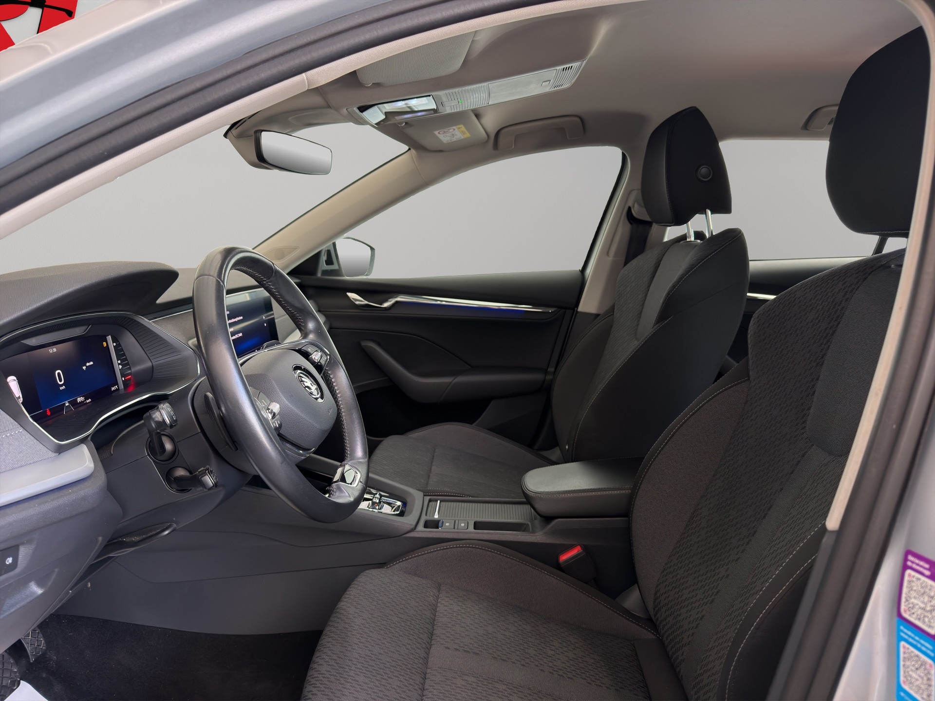 SKODA Octavia Combi 2.0 TDI DSG Style 4x4-image-8