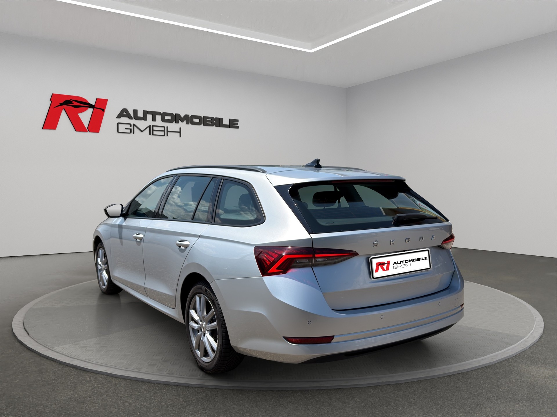 SKODA Octavia Combi 2.0 TDI DSG Style 4x4-image-4