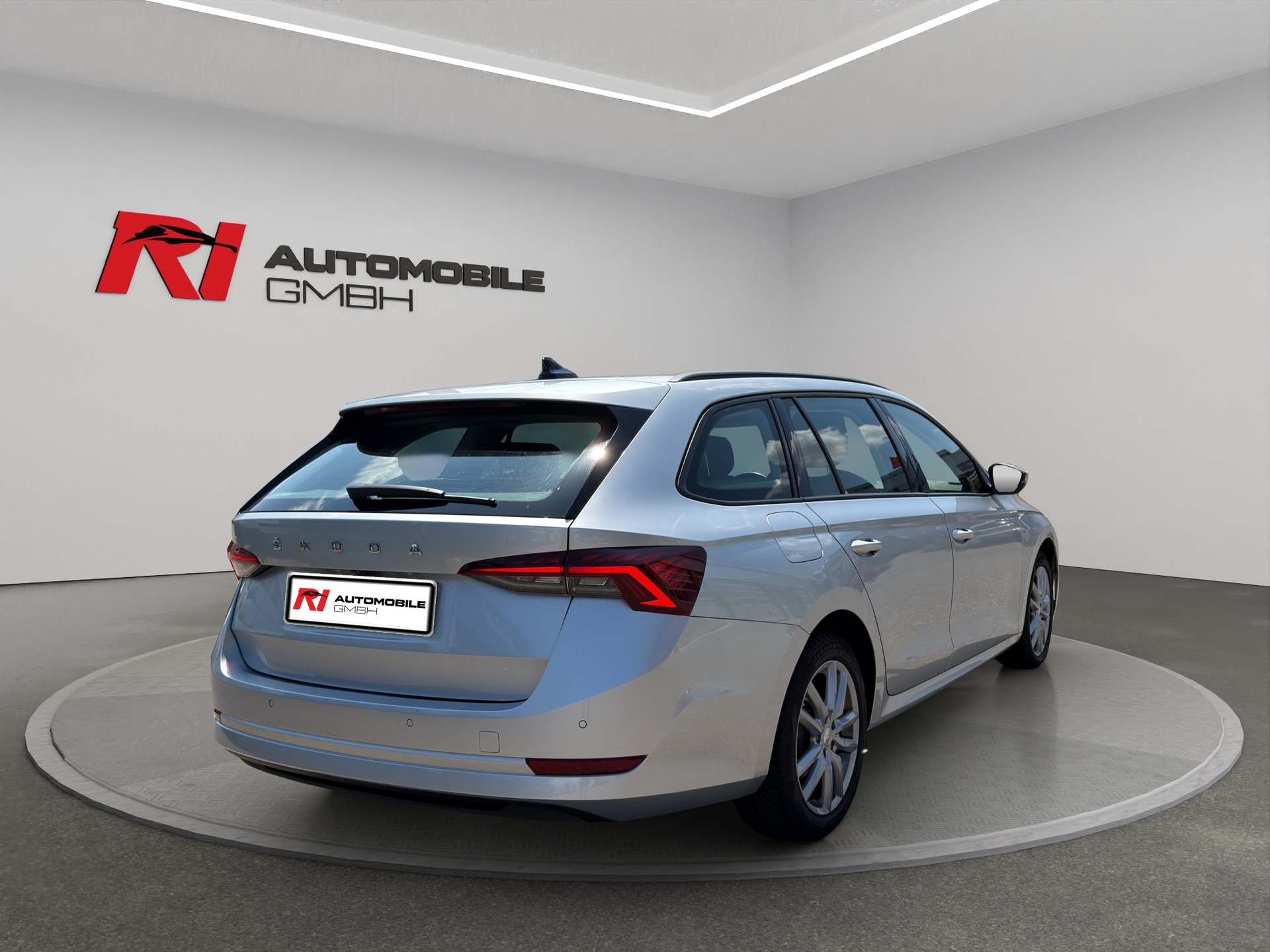 SKODA Octavia Combi 2.0 TDI DSG Style 4x4-image-5