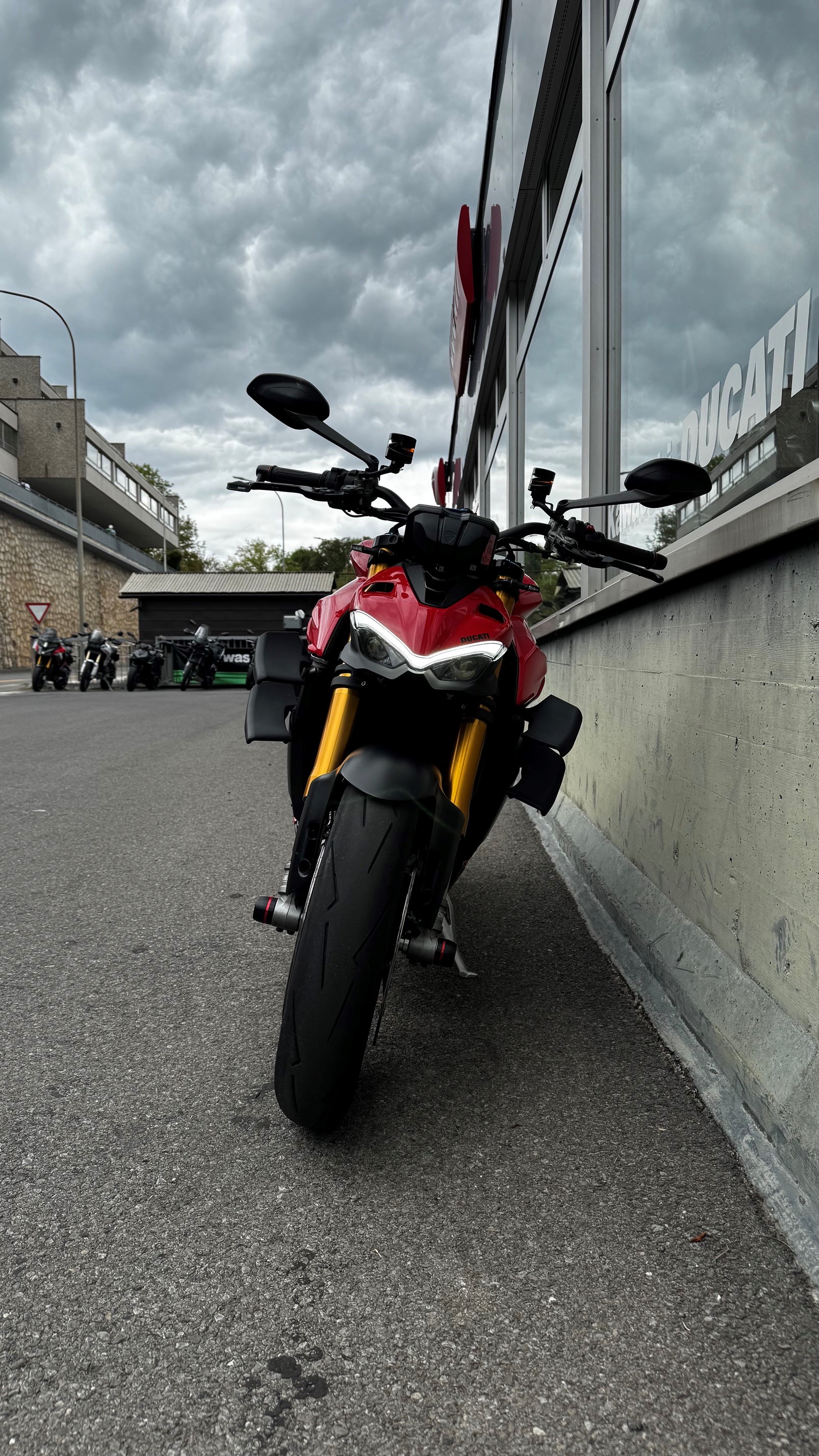 DUCATI Streetfighter V4 S-showroom-element-2