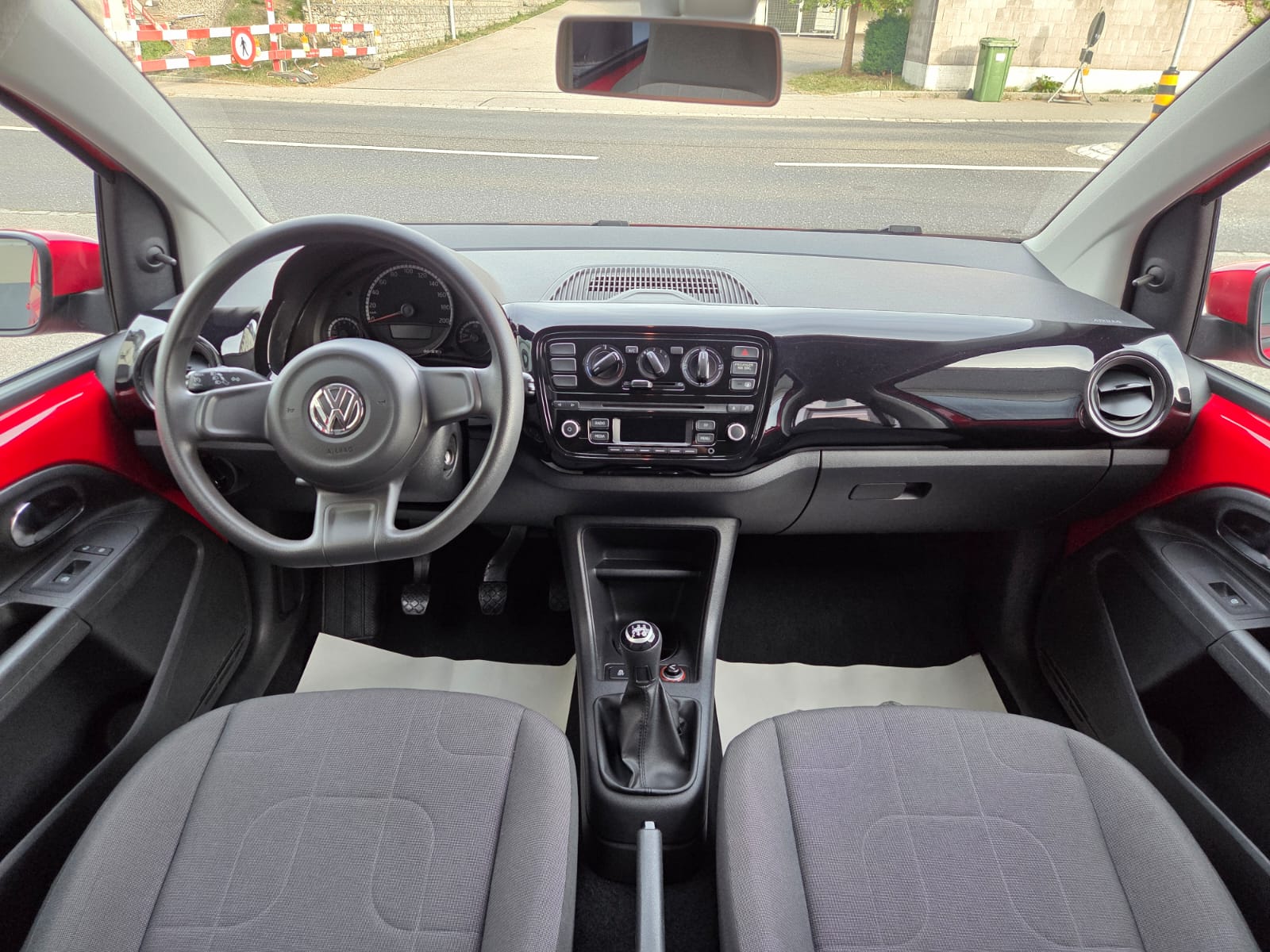 VW Up 1.0 move up-image-11