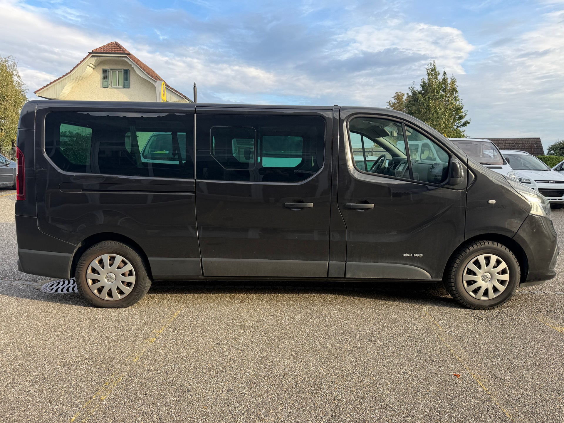 RENAULT Trafic ENERGY dCi 145 Grand Passenger Dynamique-image-3