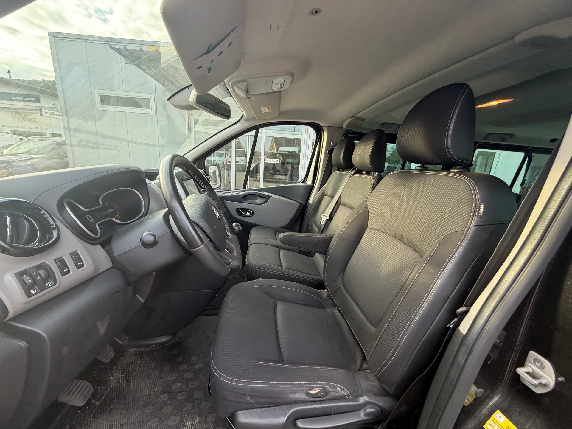 RENAULT Trafic ENERGY dCi 145 Grand Passenger Dynamique-image-6